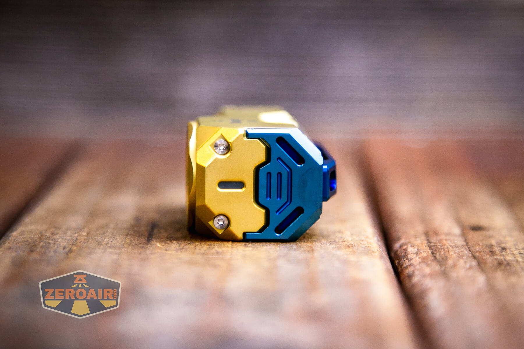 Wuben X-0 Knight brass flashlight e-switch