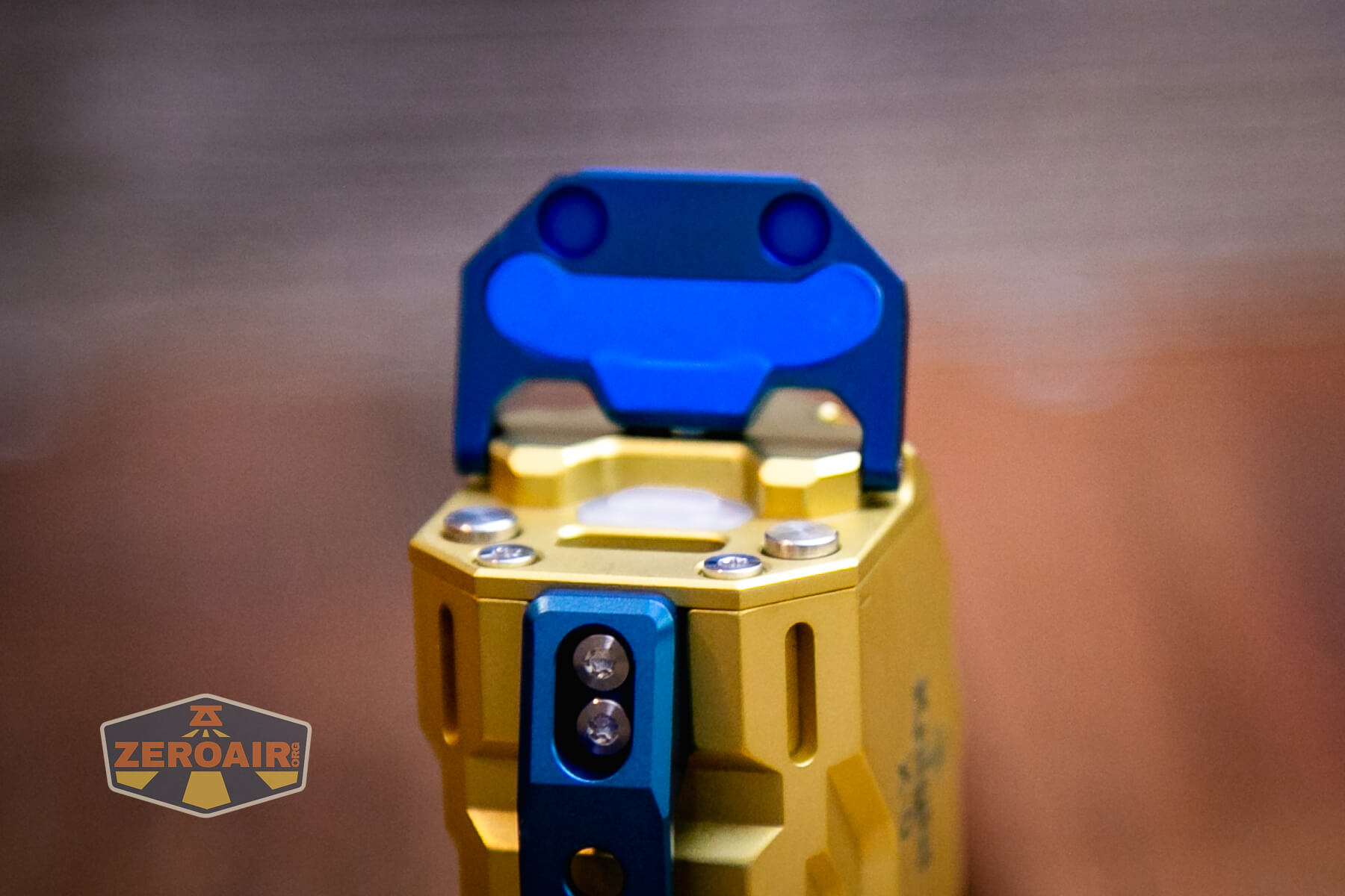 Wuben X-0 Knight brass flashlight e-switch