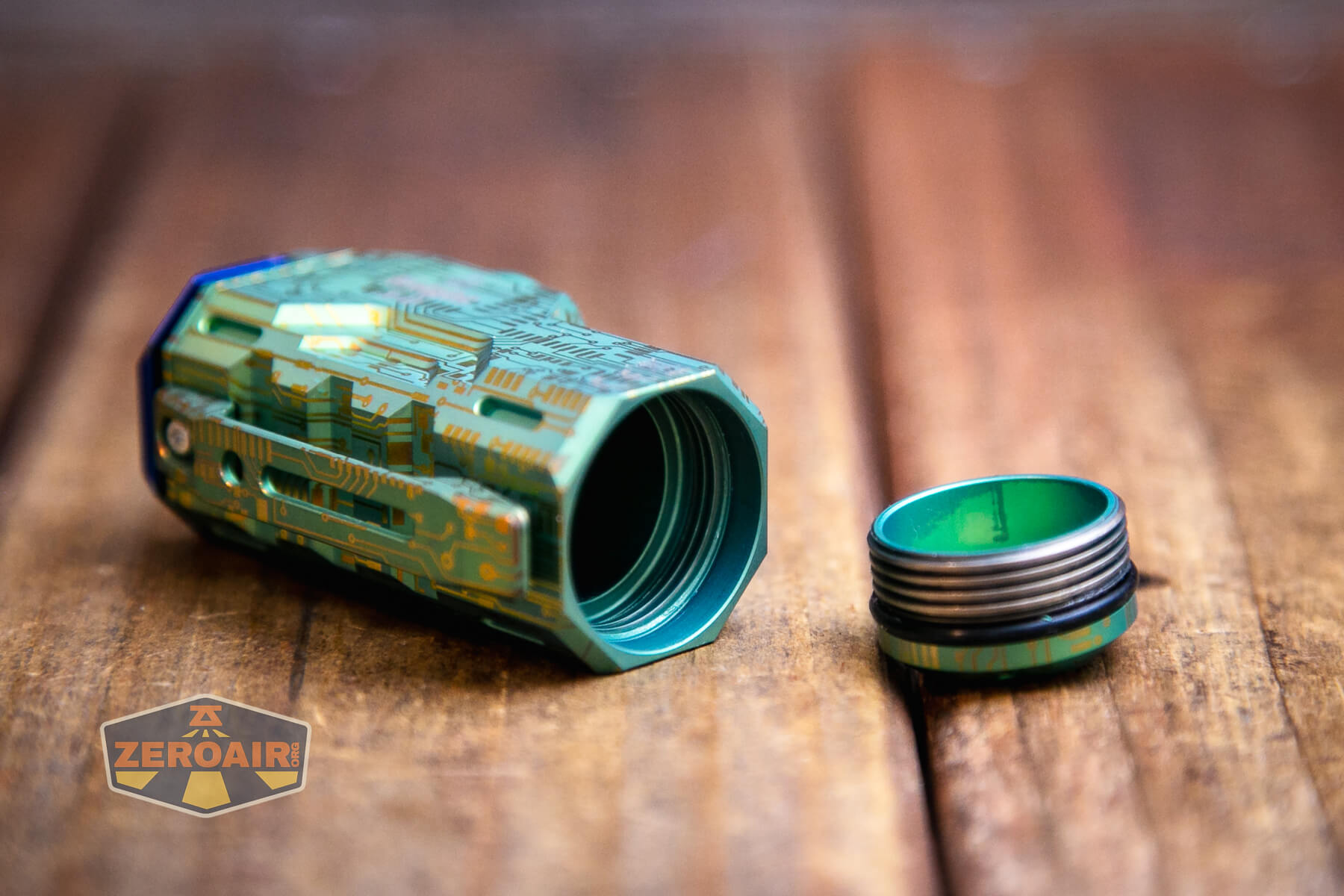 Wuben X-0 Knight titanium flashlight tailcap off
