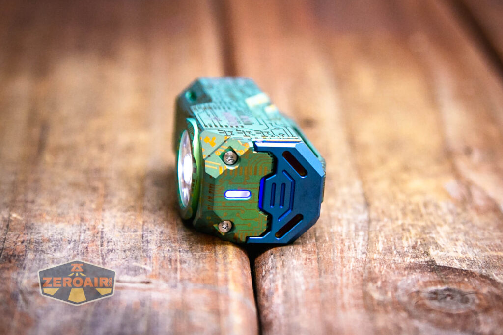 Wuben X-0 Knight titanium flashlight indicator near switch