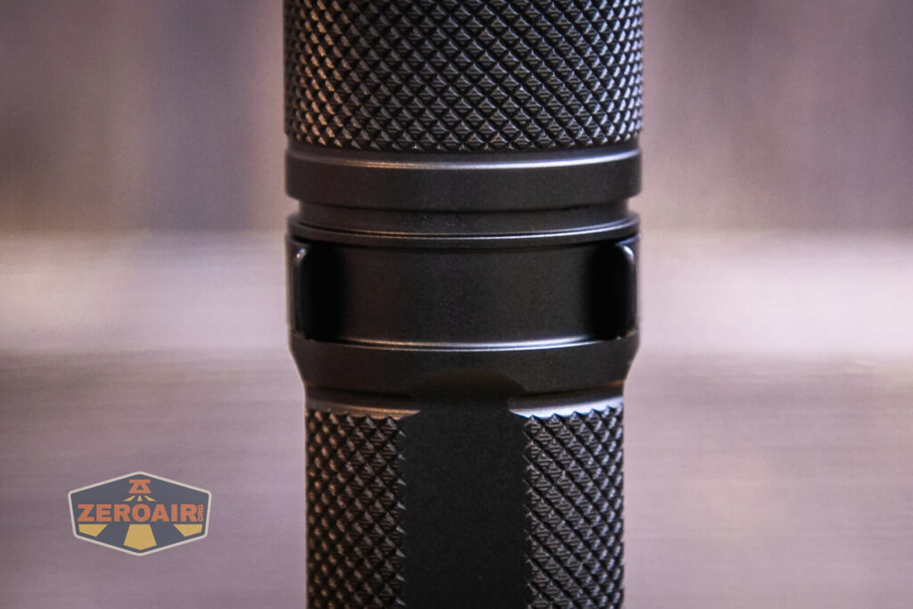 JETBeam TH10R Tactical flashlight pocket clip hug