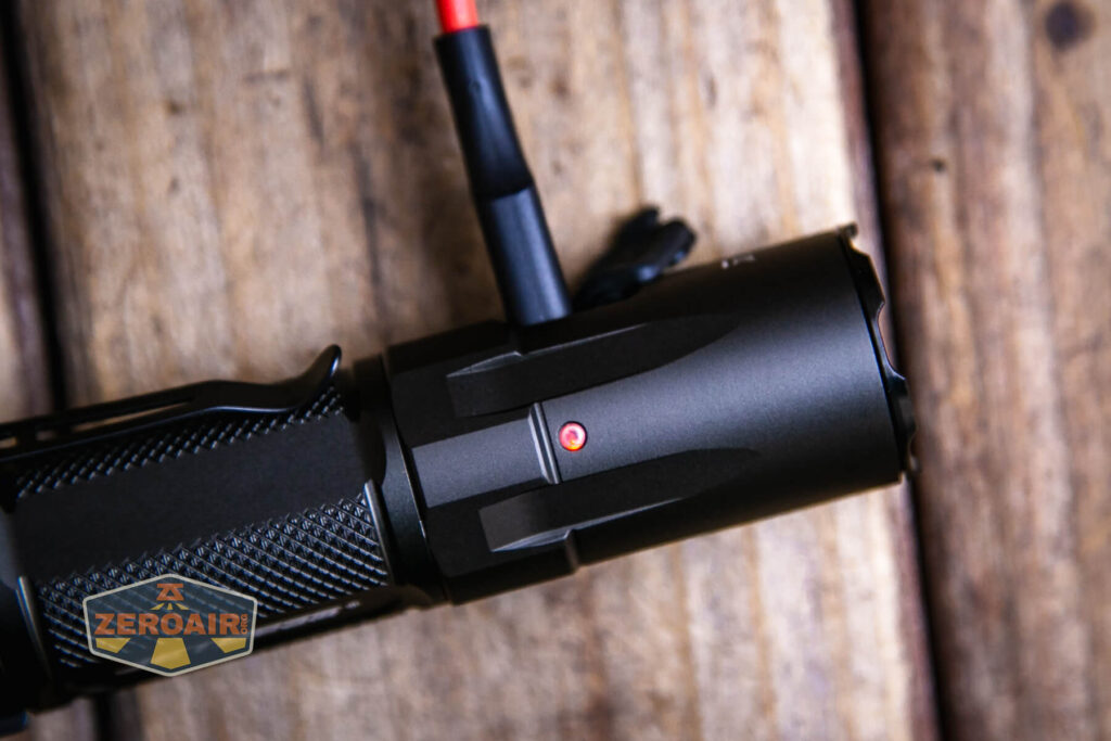 JETBeam TH10R Tactical flashlight charging indicator