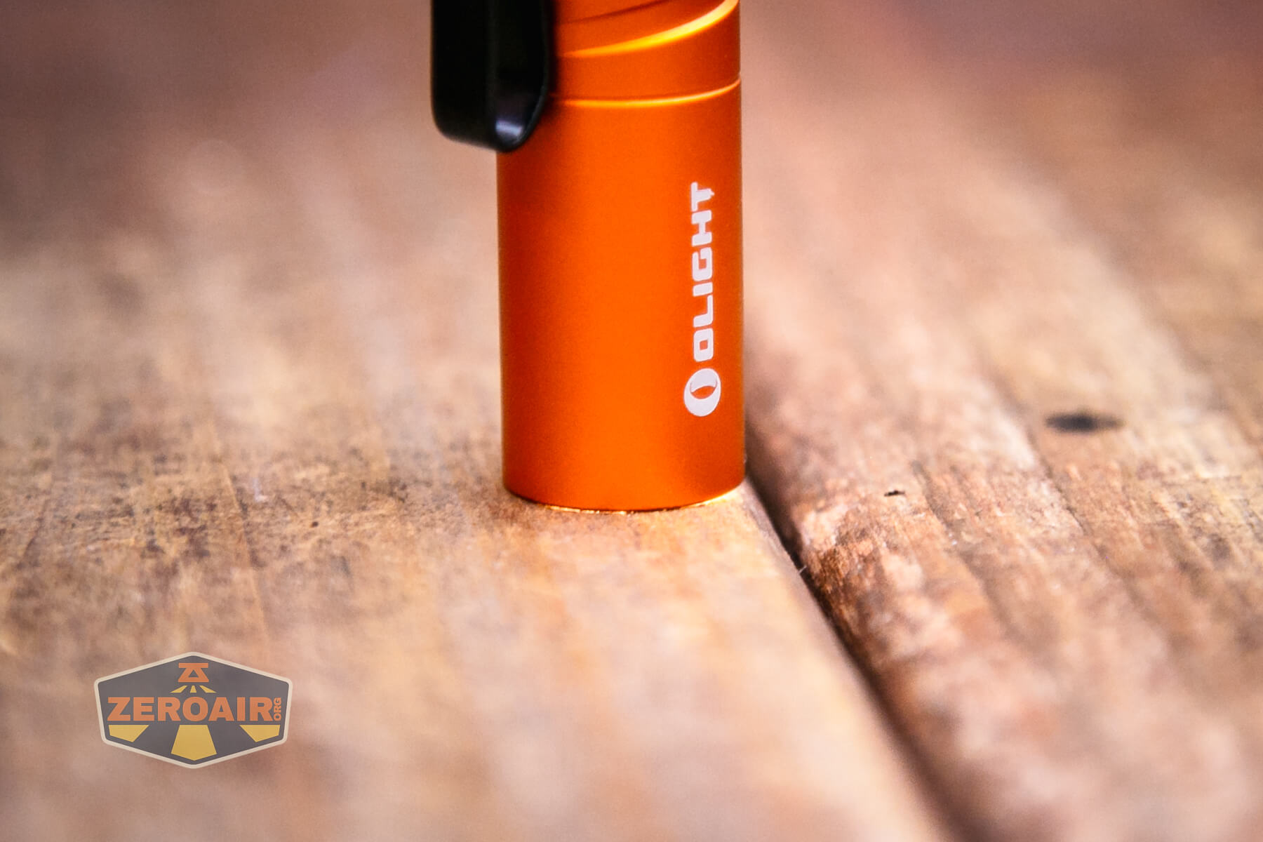 Olight i3T EOS flashlight flat bezel