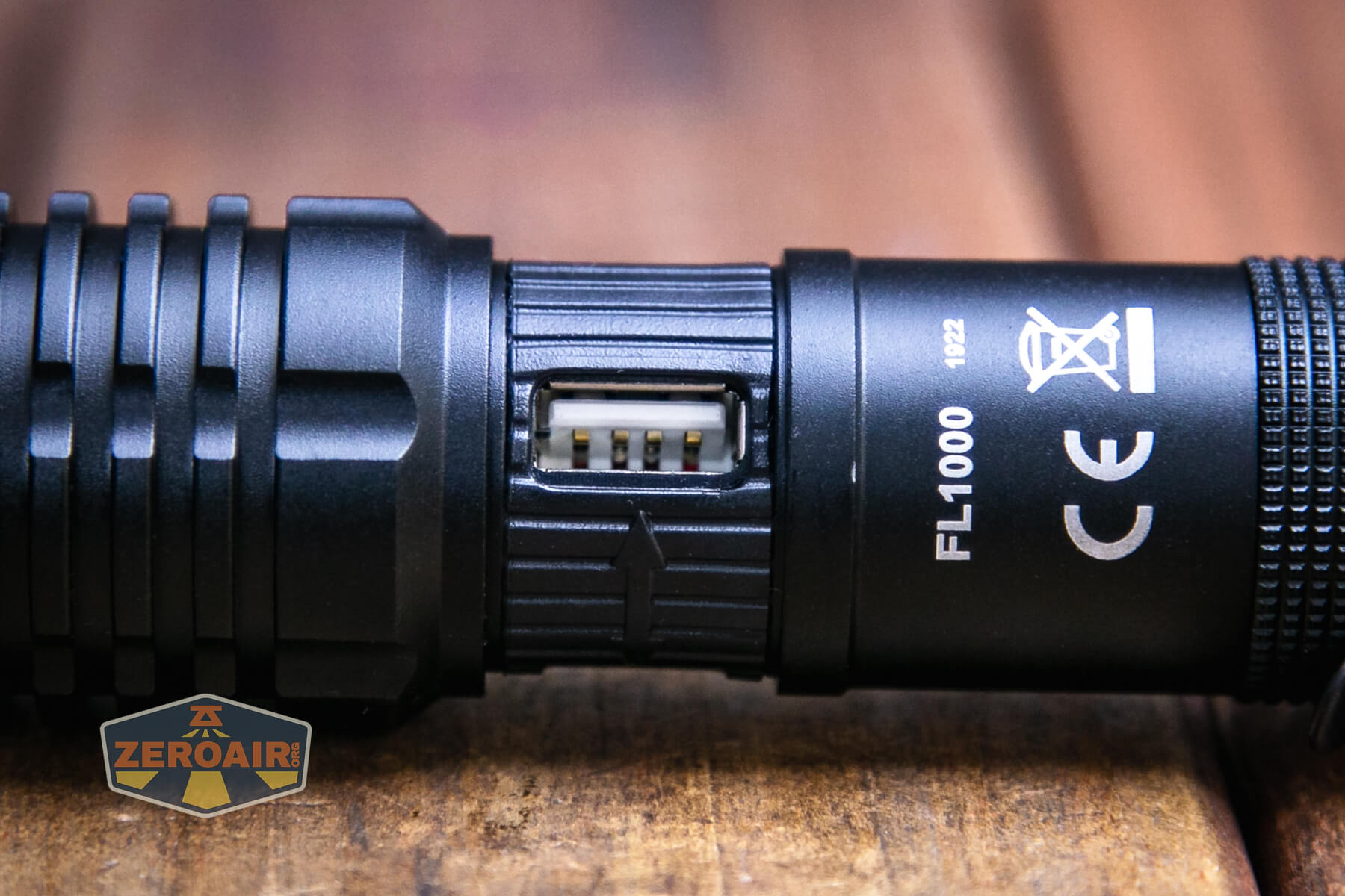 Observer FL1000 Zoomie flashlight powerbank port