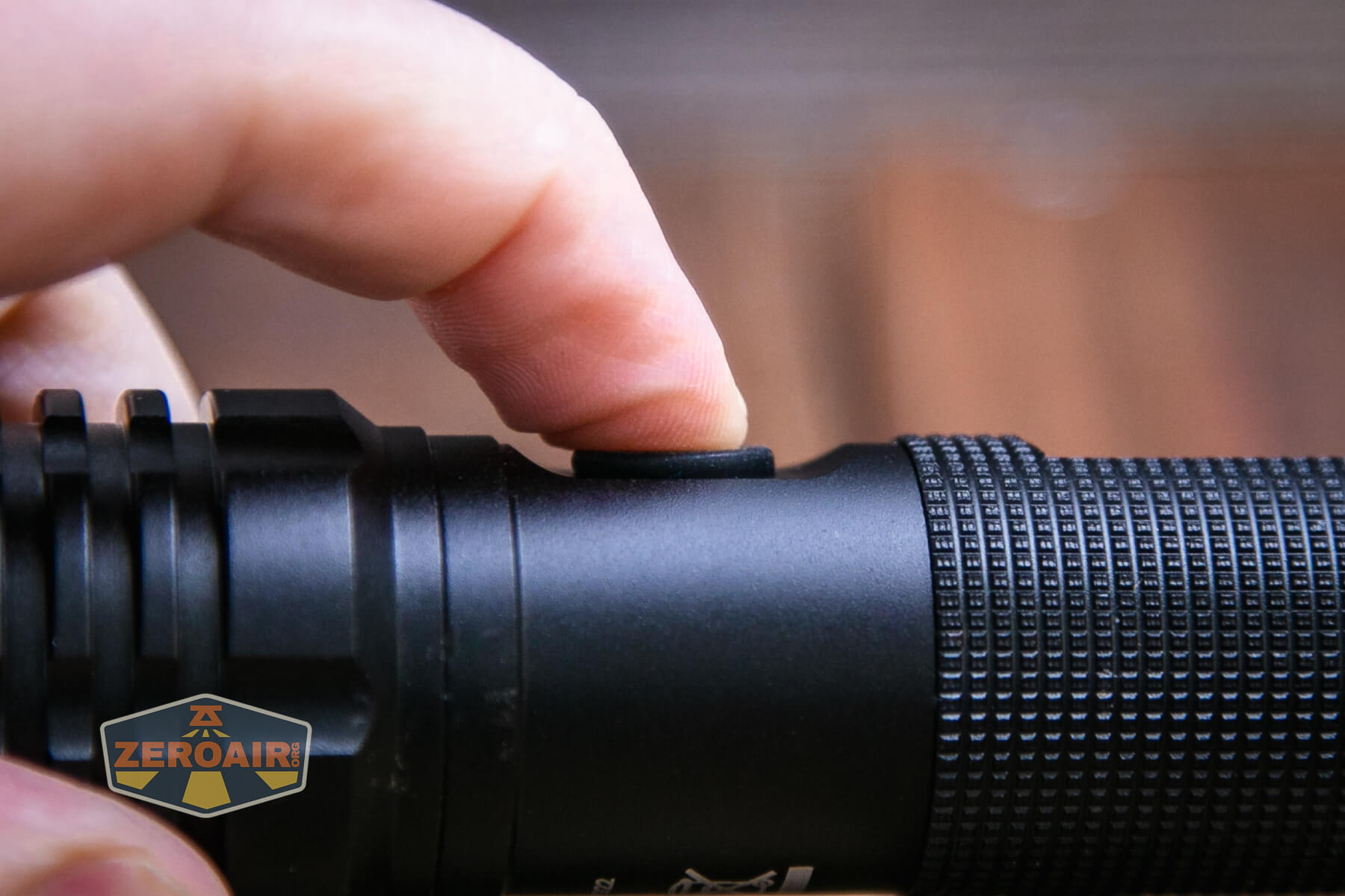 Observer FL1000 Zoomie flashlight e-switch actuation
