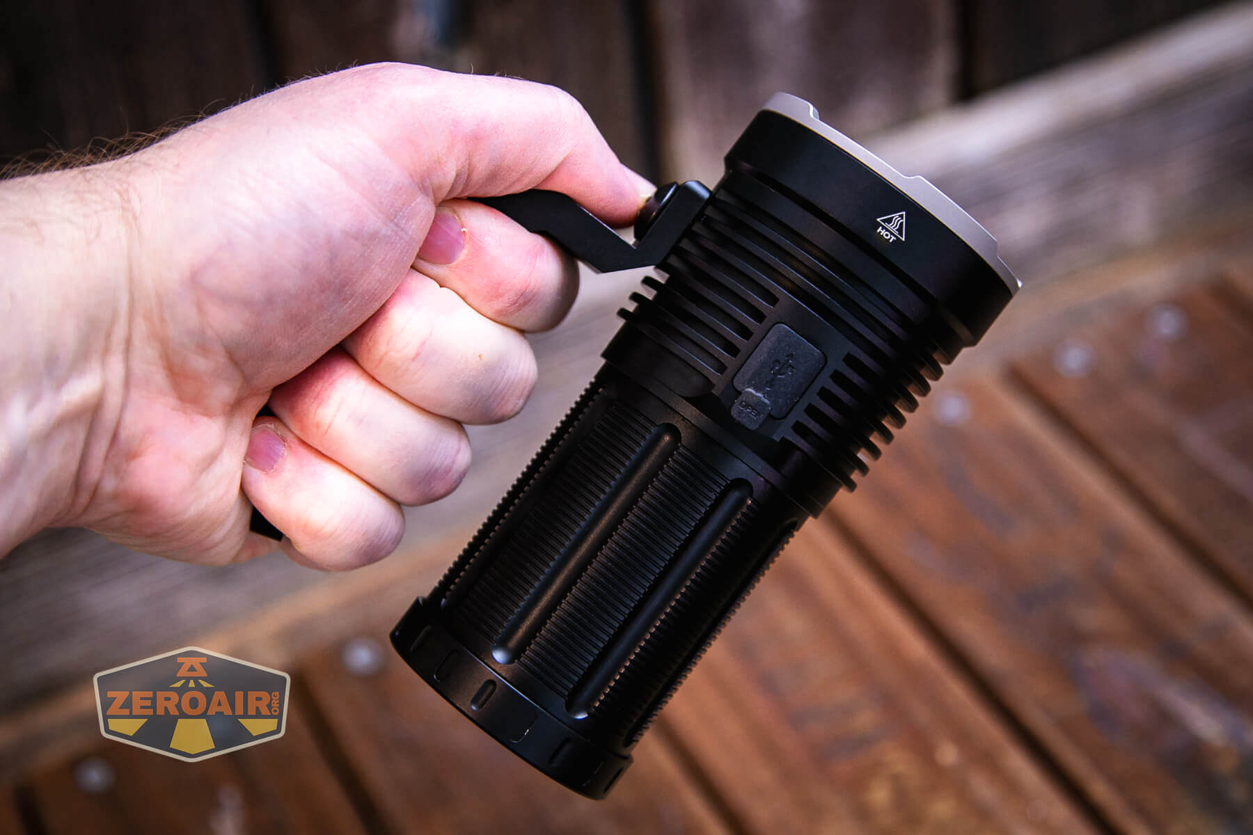 Wurkkos TS21 flashlight handle in use