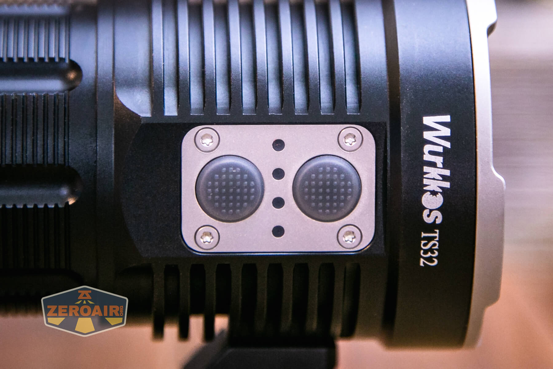 Wurkkos TS21 flashlight dual e-switches