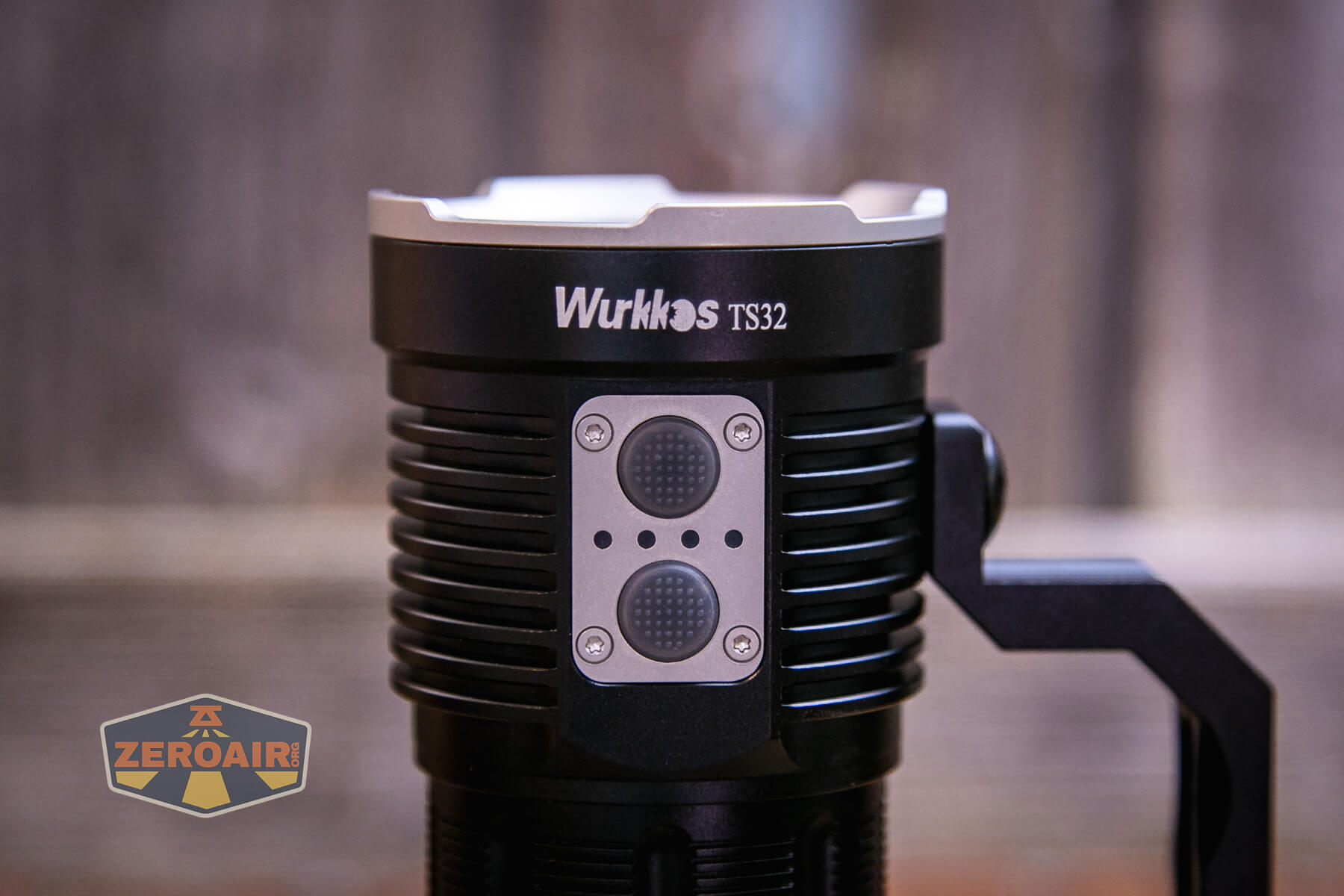 Wurkkos TS21 flashlight dual e-switches
