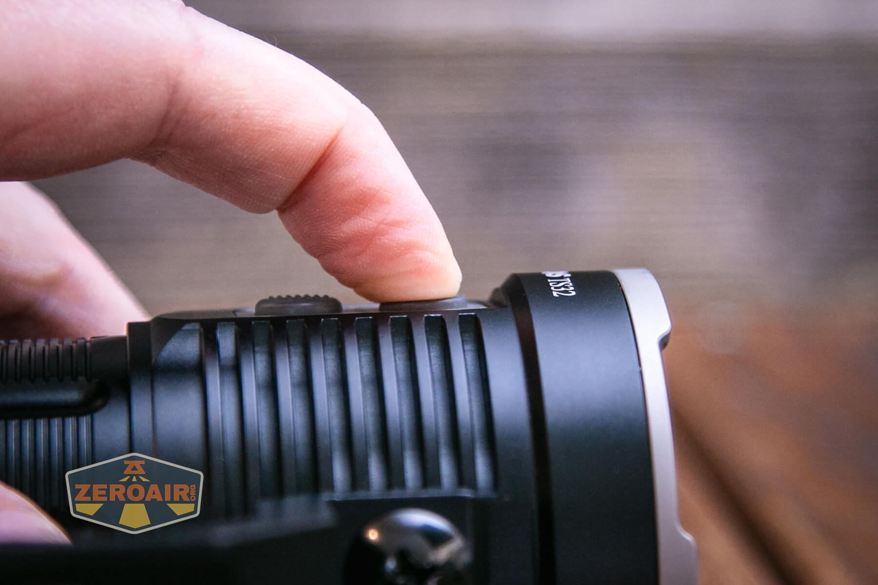 Wurkkos TS21 flashlight dual e-switches actuation