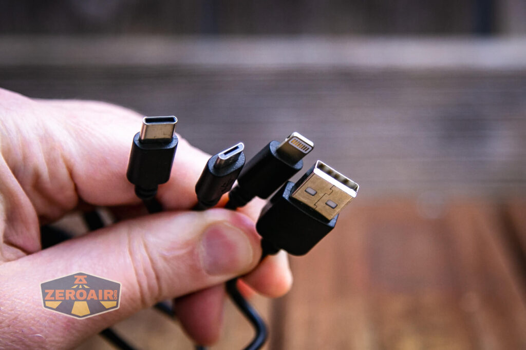 Observer FL1000 Zoomie flashlight included charging cable