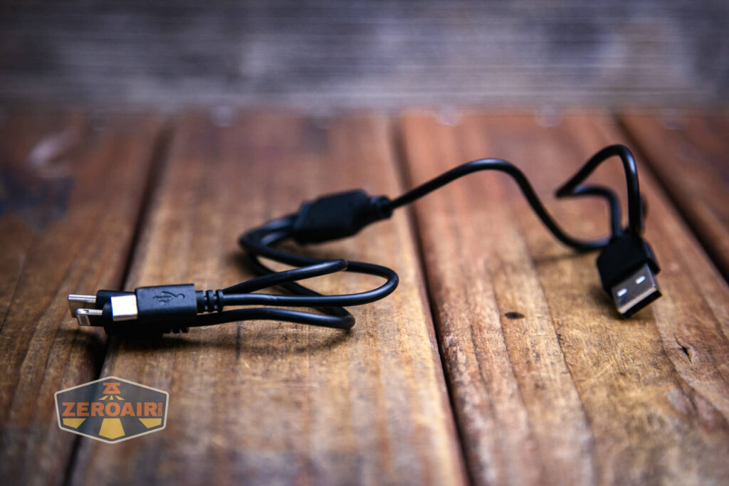 Observer FL1000 Zoomie flashlight included charging cable