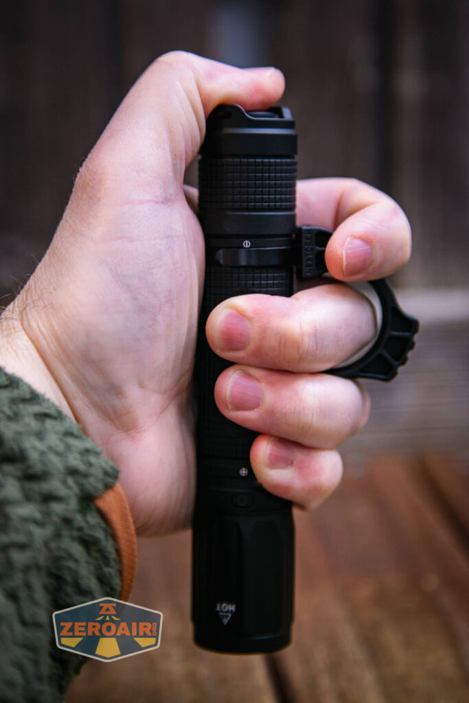 Nextorch E52C 21700 Rechargeable High Performance Flashlight Nextorch FR-2 tactical clip in use