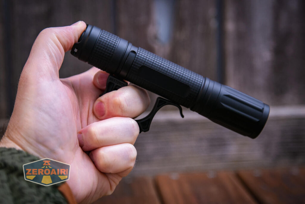 Nextorch E52C 21700 Rechargeable High Performance Flashlight Nextorch FR-2 tactical clip in use