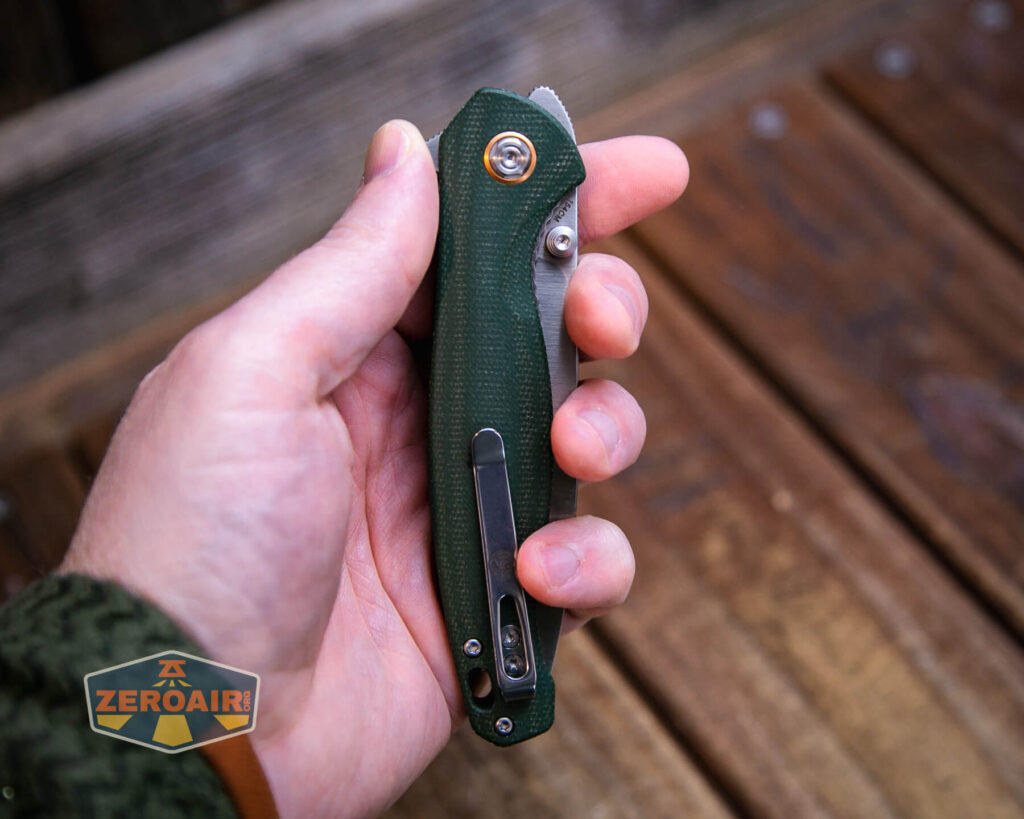 Vosteed Labrador knife in hand