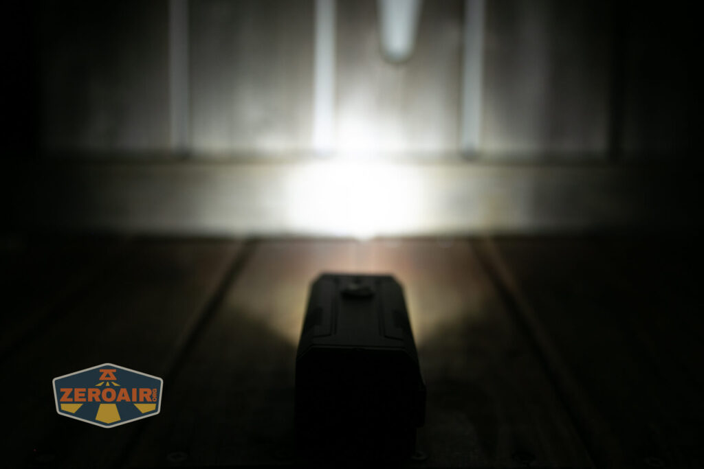 Superfire M12 Rechargeable flashlight emitters on