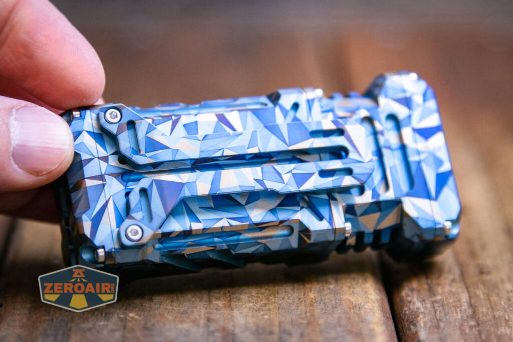 Wuben X-2 Owl Titanium flashlight pocket clip detail