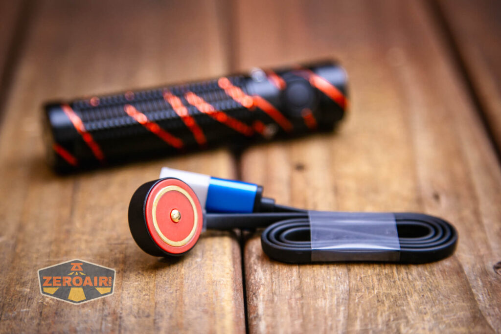 Olight Baton 3 Pro Black Lava flashlight charging cable