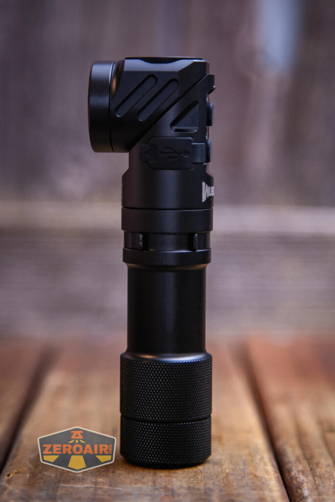 showing all sides with head twisted