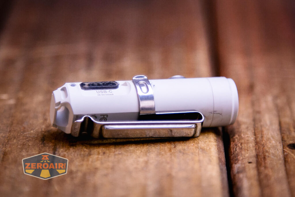 RovyVon Aurora A3 MAO flashlight pocket clip installed