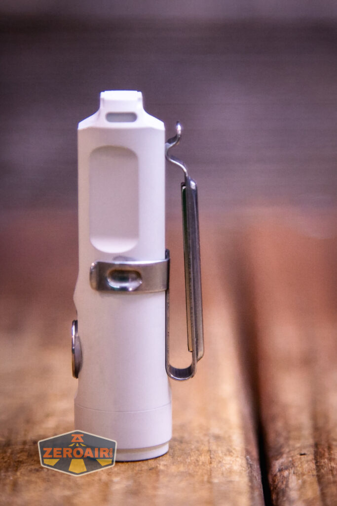 RovyVon Aurora A3 MAO flashlight pocket clip installed