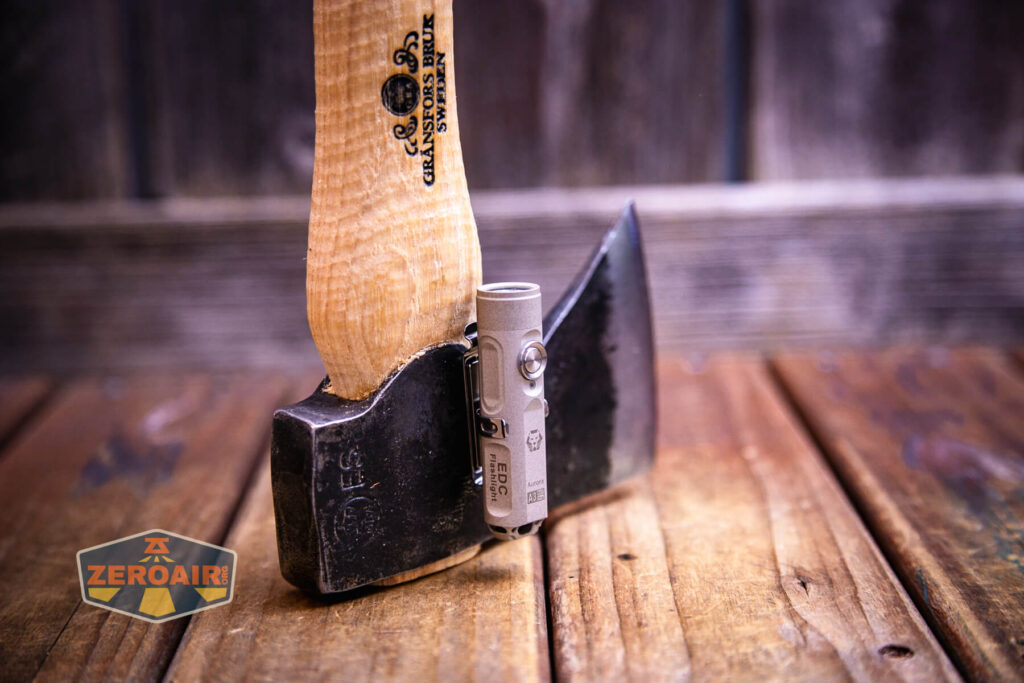 RovyVon A3 Pro MAO flashlight pocket clip magnet in use