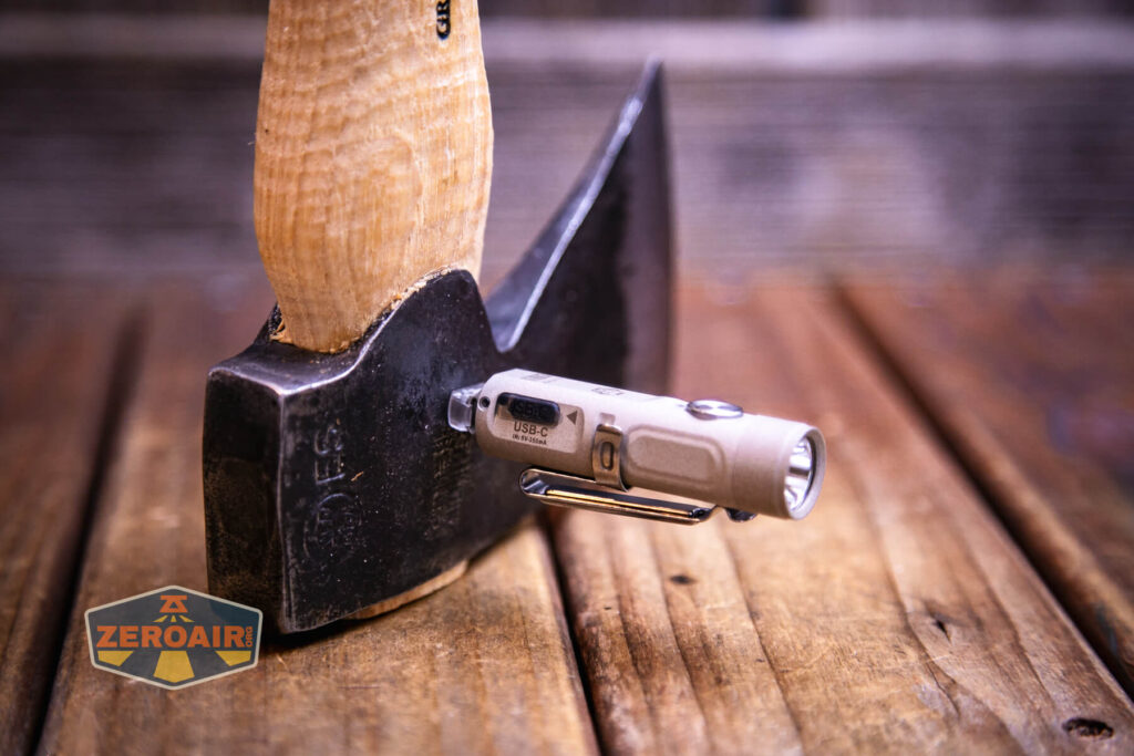 RovyVon A3 Pro MAO flashlight tail magnet attachment in use