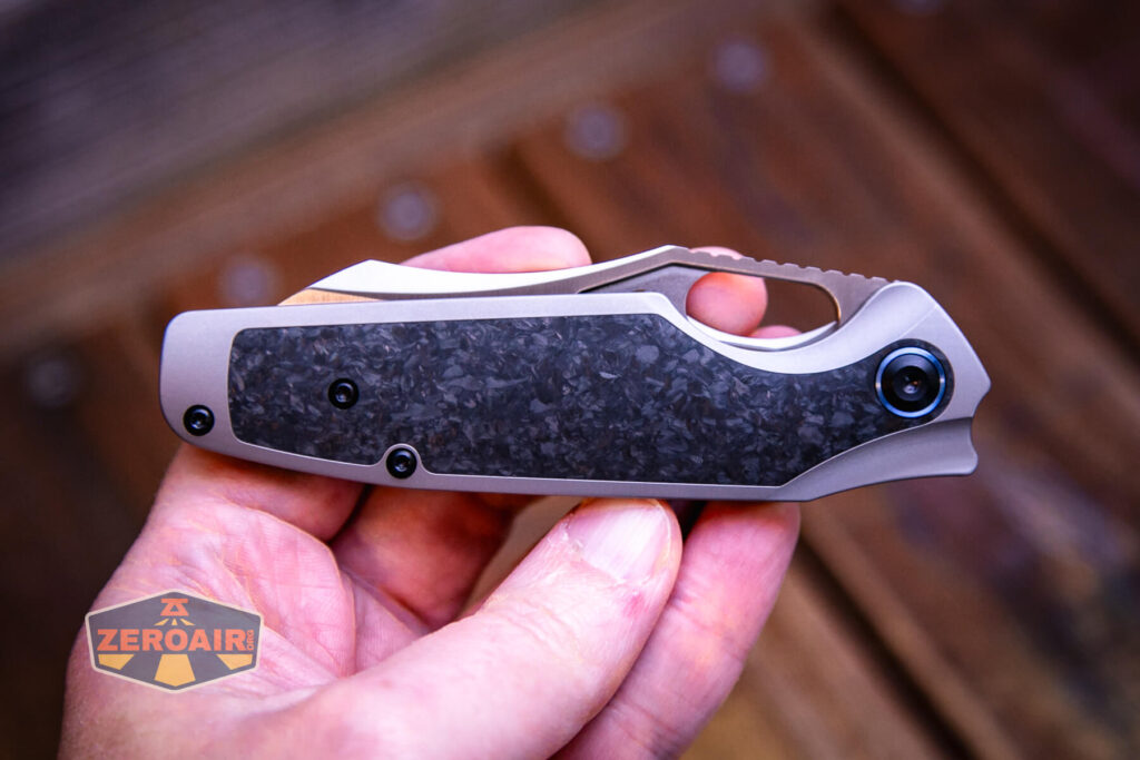 both sides in-hand view