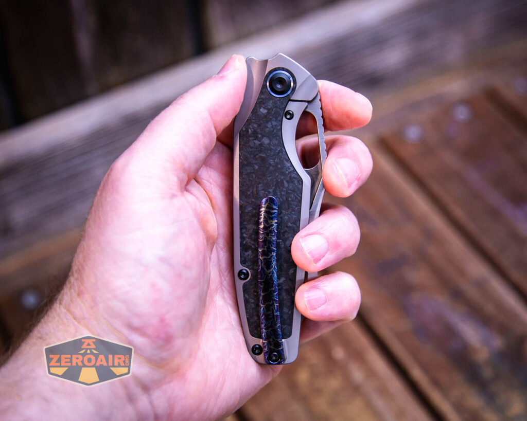 Kansept Tuckamore titanium knife in hand