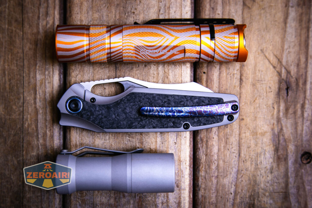 Kansept Tuckamore titanium knife with reference size flashlights