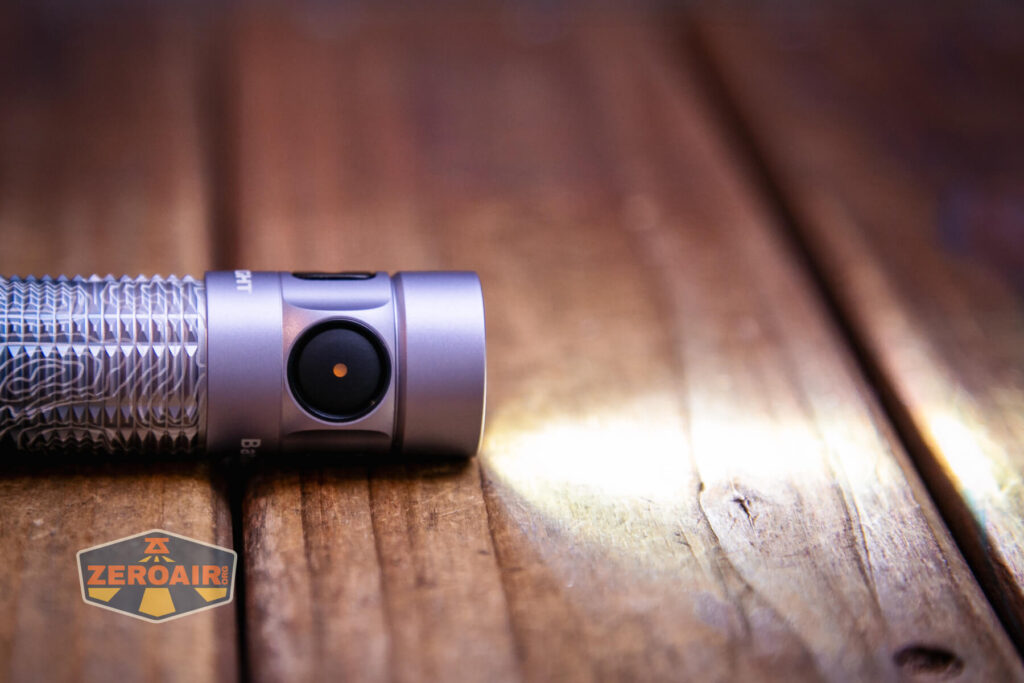 Olight Baton 3 Pro Silver Ridge e-switch detail