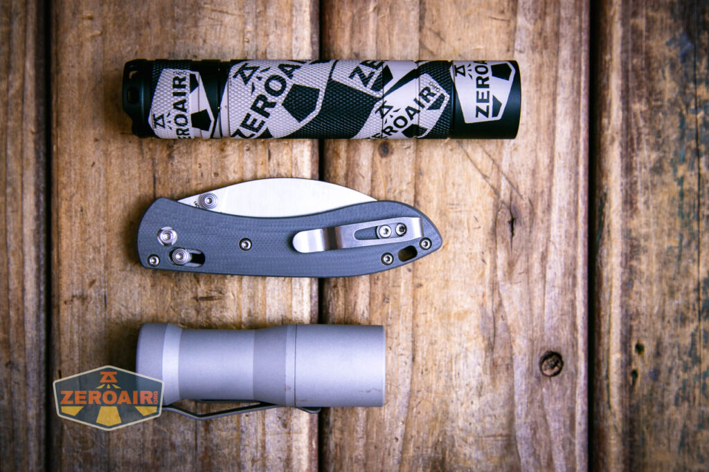 Vosteed Mini Nightshade knife with standard flashlights