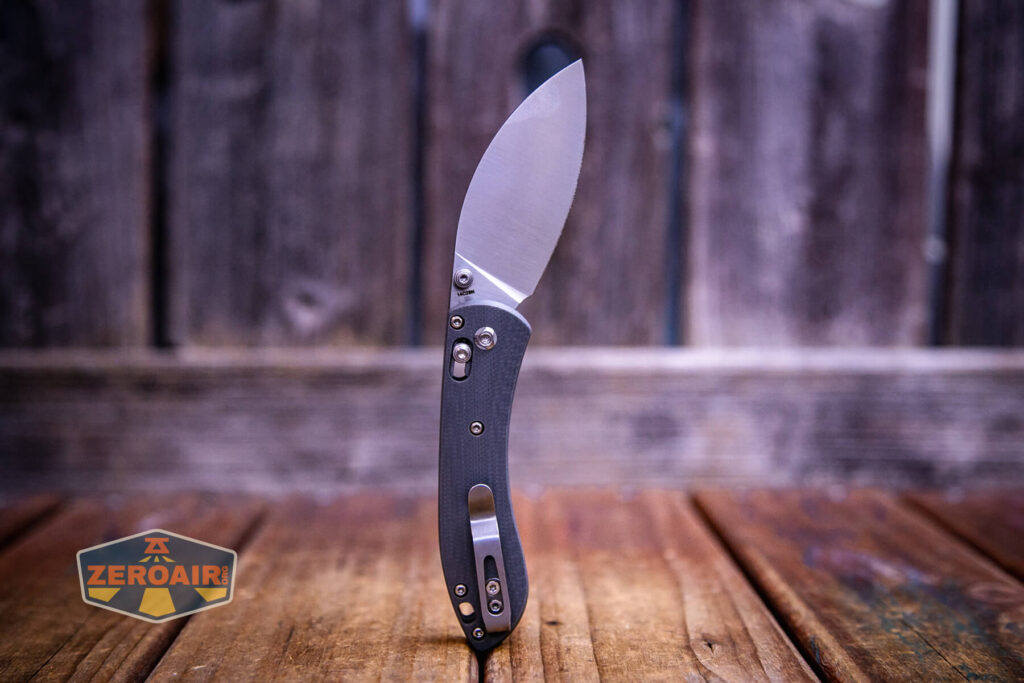 Vosteed Mini Nightshade knife "tailstanding" (haha)