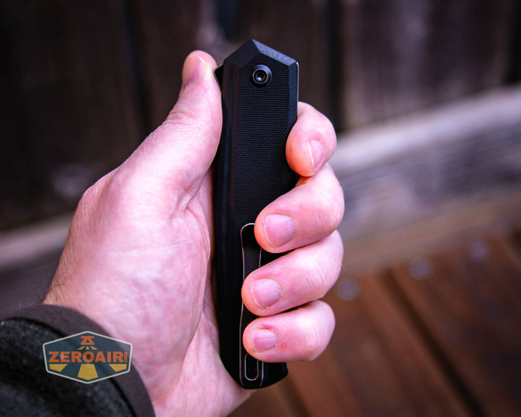 Kansept Integra flipper knife in hand