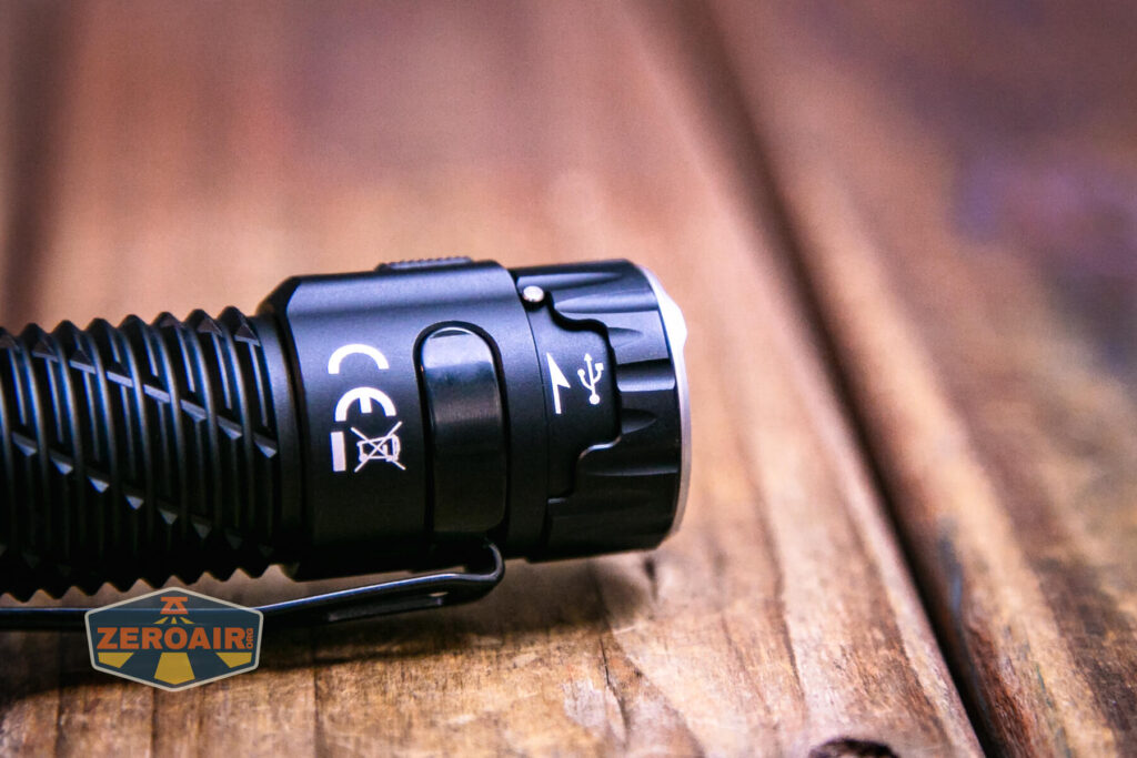 Nitecore EDC33 Rechargeable EDC flashlight charging clover closed