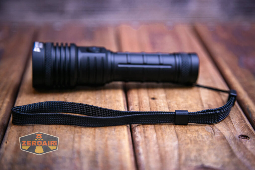 Speras PZ18 zoomable flashlight lanyard installed