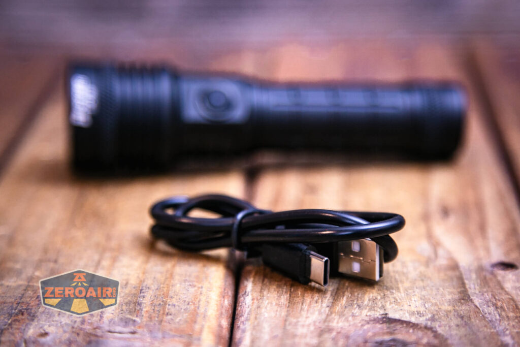 Speras PZ18 zoomable flashlight usb-c charging cable