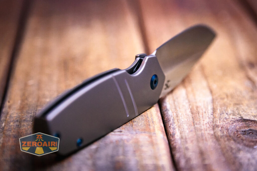 Kansept Turaco titanium knife locked angle view