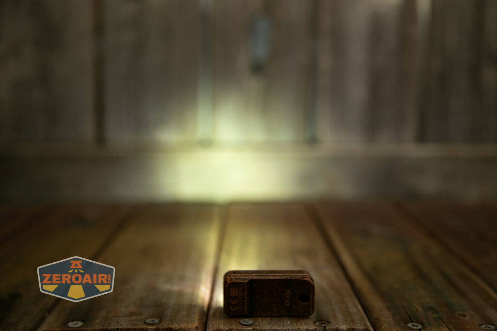 Olight Oclip Cu Clip flashlight emitters on