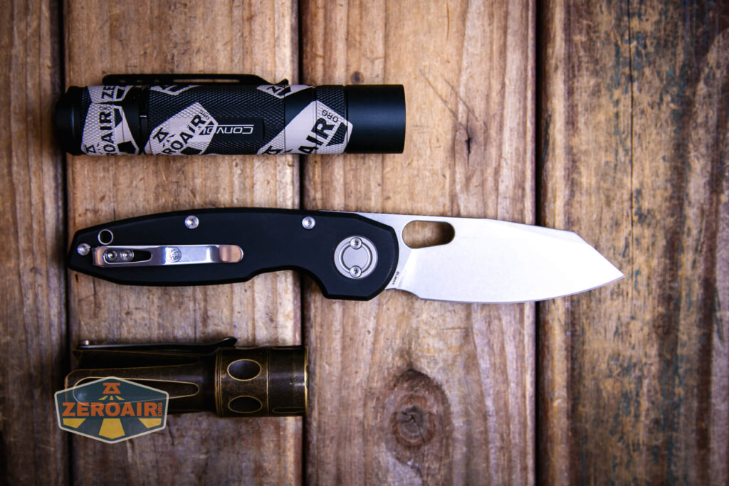 Vosteed Ankylo Vanchor lock knife with two standard sized flashlights