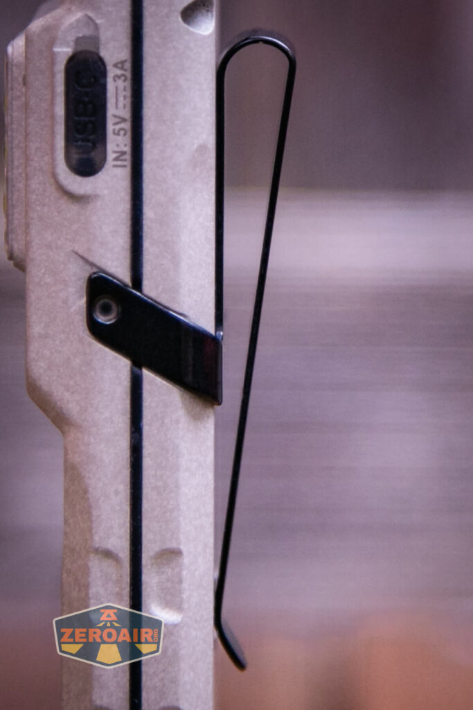 RovyVon E30 Pro MAO flashlight pocket clip detail