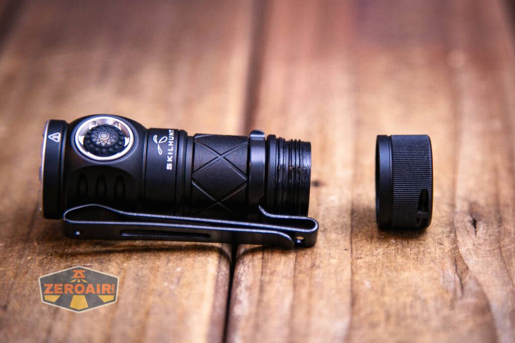 Skilhunt EC200S-Red Mini EDC flashlight tailcap off