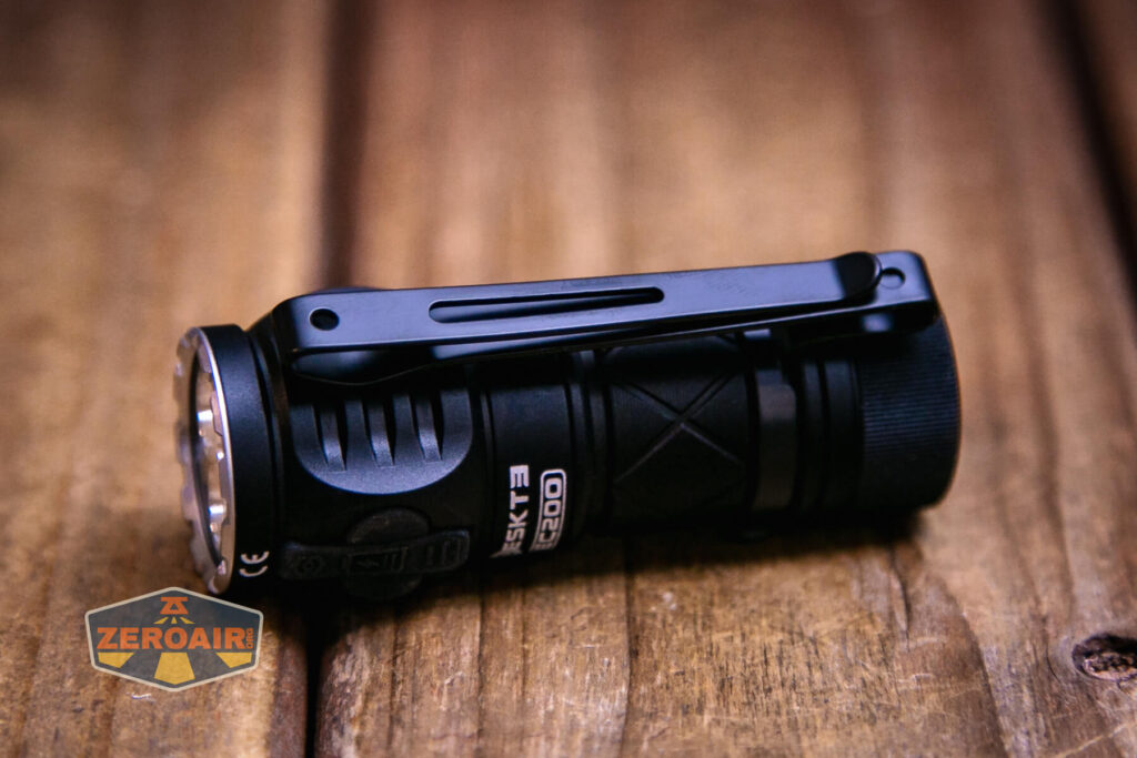 Skilhunt EC200S-Red Mini EDC flashlight pocket clip detail