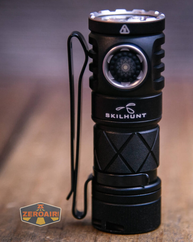 Skilhunt EC200S-Red Mini EDC flashlight pocket clip detail