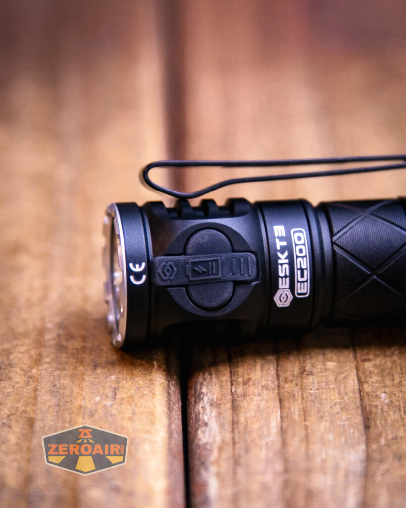 Skilhunt EC200S-Red Mini EDC flashlight charging port