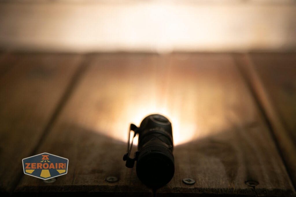 Skilhunt EC200S-Red Mini EDC flashlight white emitter on