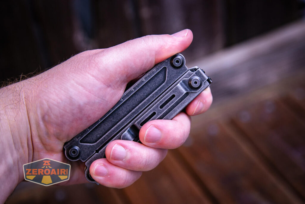 Nextorch Pioneer MT20 Multi-Tool in hand