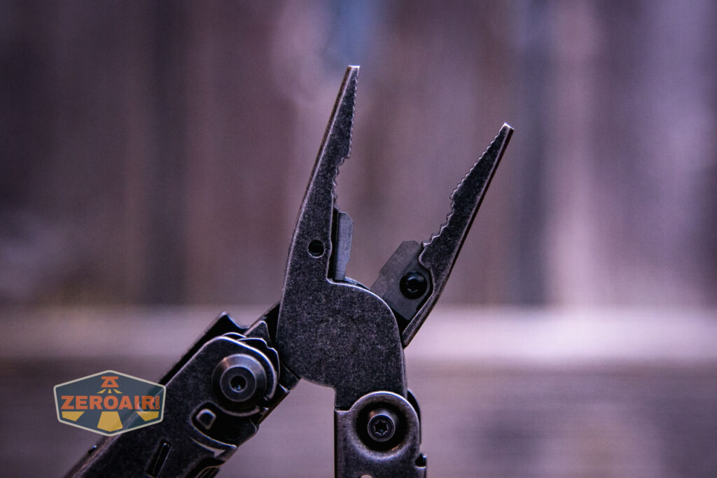 Nextorch Pioneer MT20 Multi-Tool pliers and wirecutters 