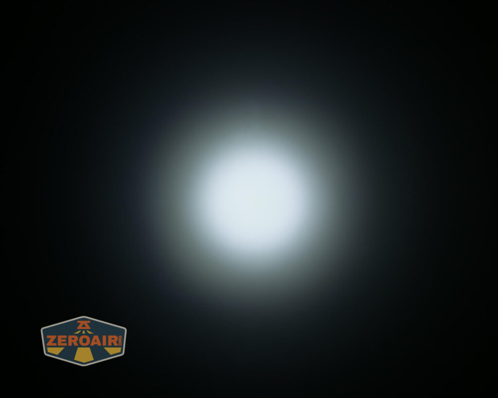 Wurkkos TD02 Green flashlight beamshots on ceiling