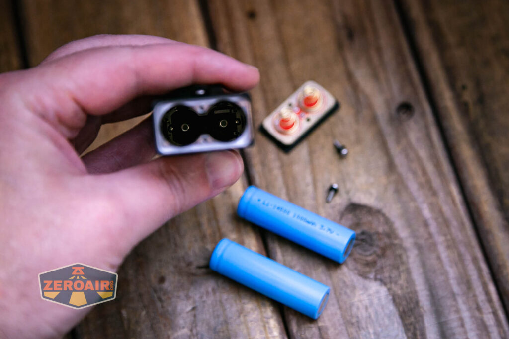 Vastlite Sima flashlight showing head contacts