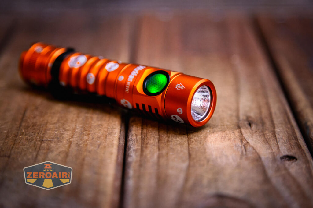 Wurkkos FC11C Halloween flashlight e-switch indicating in green